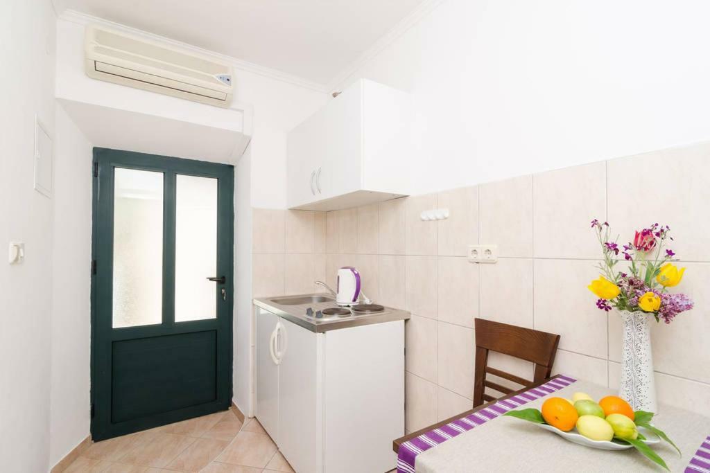 Apartments Linda Полаче Экстерьер фото