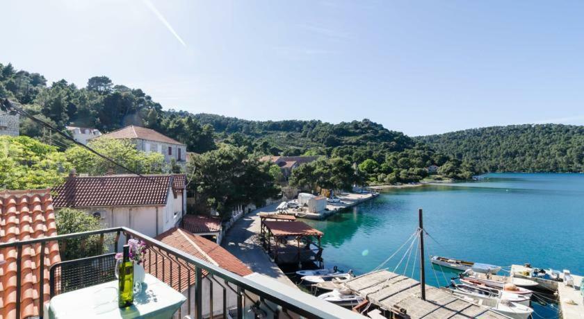 Apartments Linda Полаче Экстерьер фото