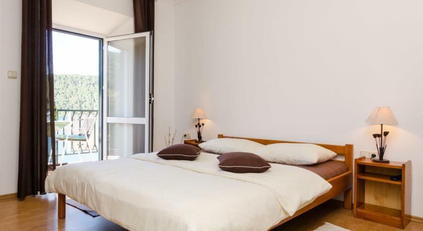 Apartments Linda Полаче Экстерьер фото